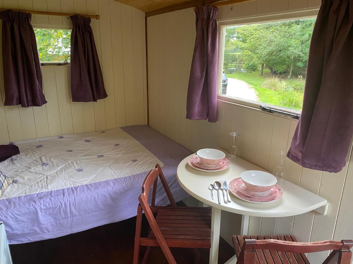 The Shepherd'S Hut - Wild Escapes Wrenbury Off Grid Glamping - Ages 12 And Over Baddiley Luaran gambar