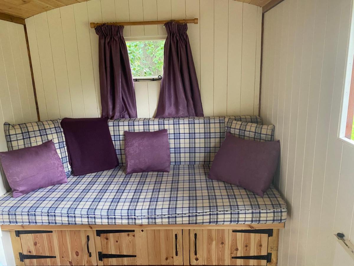 The Shepherd'S Hut - Wild Escapes Wrenbury Off Grid Glamping - Ages 12 And Over Baddiley Luaran gambar