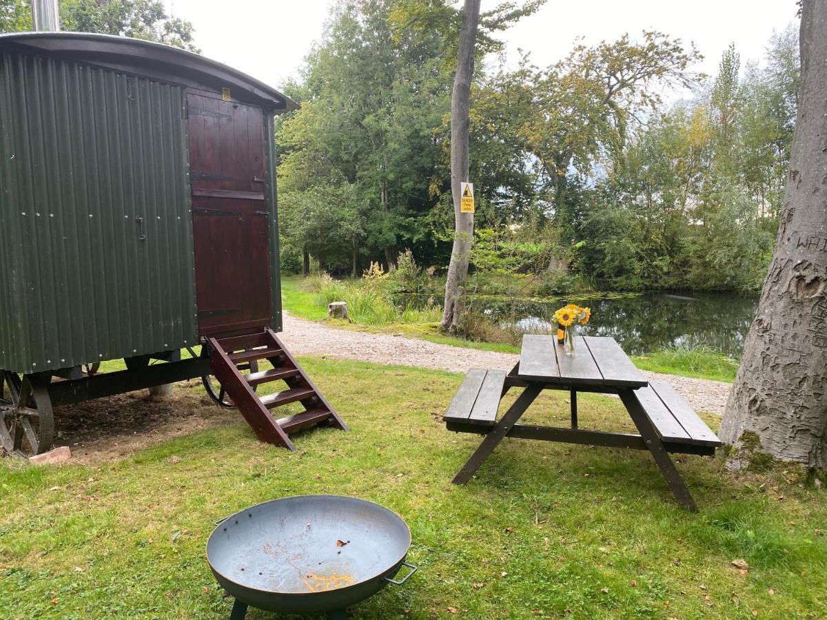 The Shepherd'S Hut - Wild Escapes Wrenbury Off Grid Glamping - Ages 12 And Over Baddiley Luaran gambar