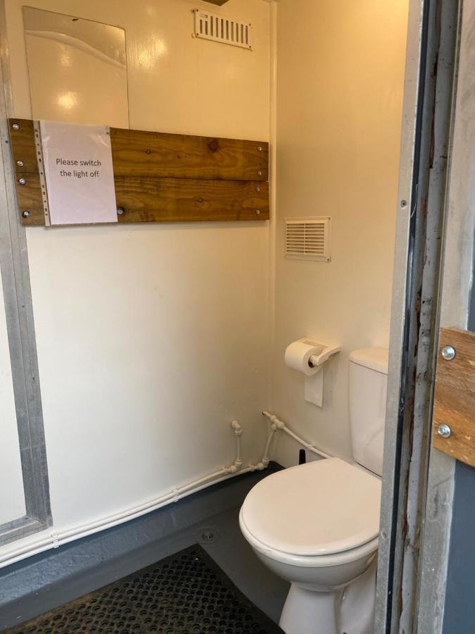 The Shepherd'S Hut - Wild Escapes Wrenbury Off Grid Glamping - Ages 12 And Over Baddiley Luaran gambar