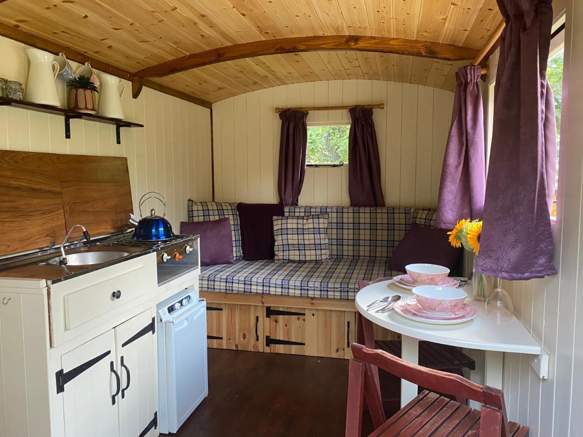 The Shepherd'S Hut - Wild Escapes Wrenbury Off Grid Glamping - Ages 12 And Over Baddiley Luaran gambar
