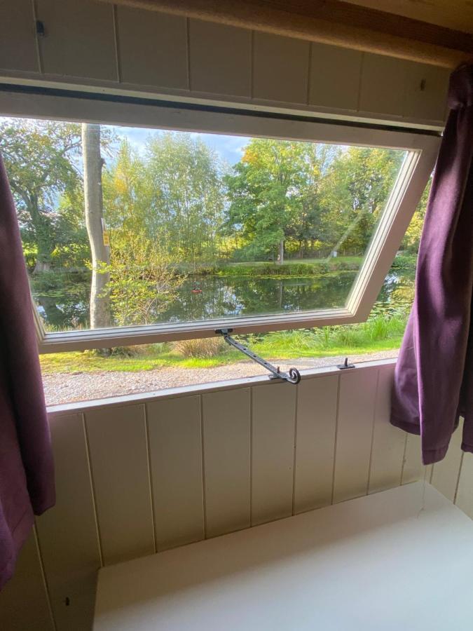 The Shepherd'S Hut - Wild Escapes Wrenbury Off Grid Glamping - Ages 12 And Over Baddiley Luaran gambar